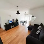 Апартаменты 1 Bedroom Chaves, Praceta Vitorino Nemesio,